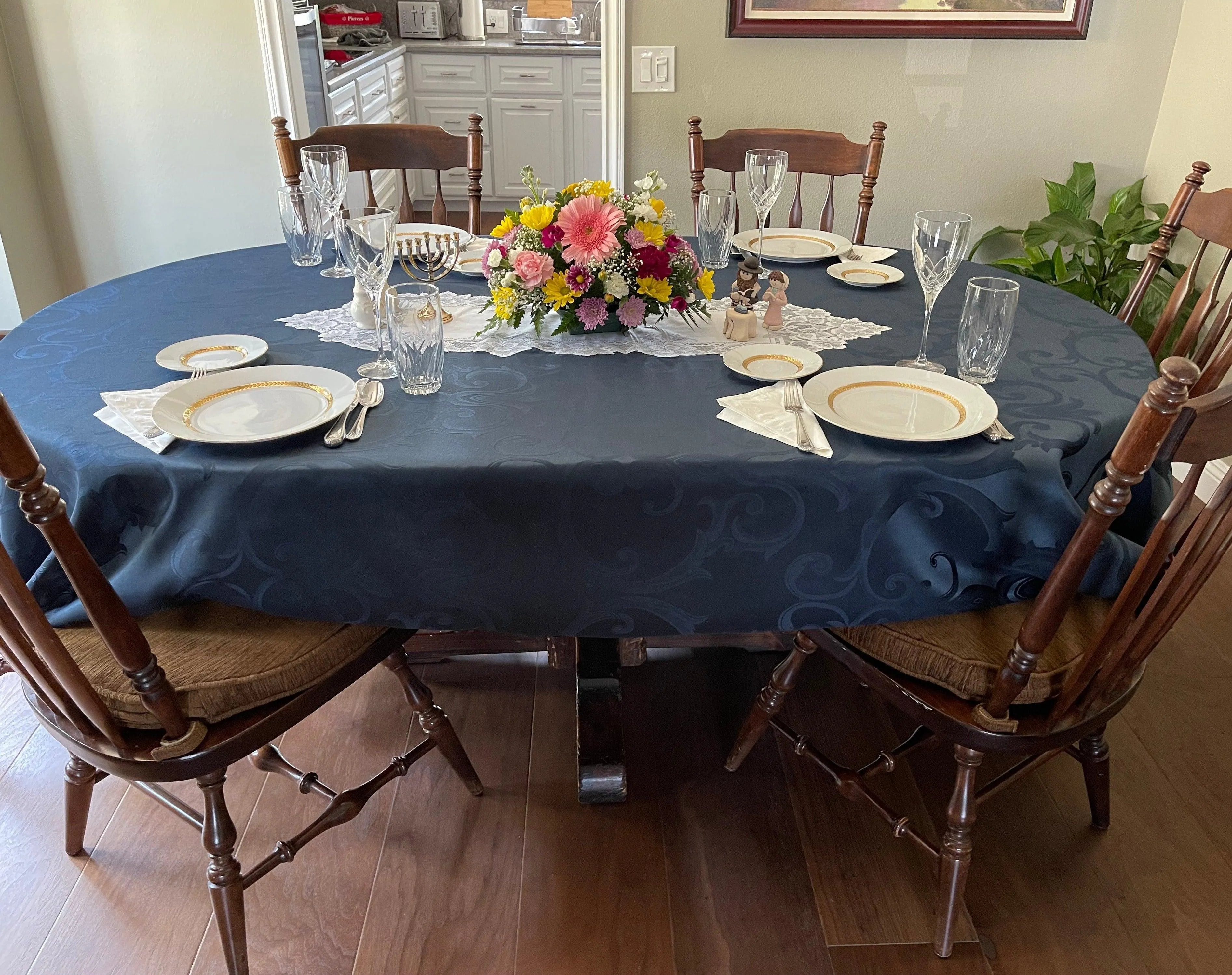 Frédéric Damask Oval Tablecloth