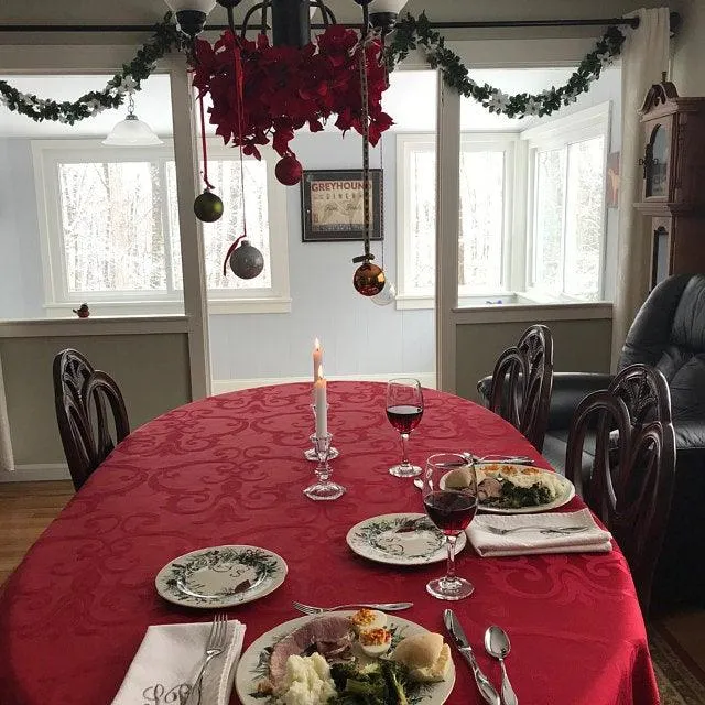 Frédéric Damask Oval Tablecloth